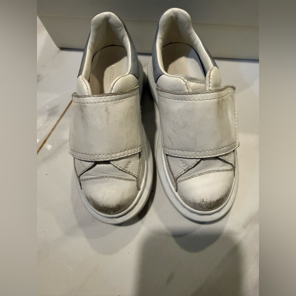 Alexander McQueen Kids White Leather Velcro Sneakers with Gray/ light blue Heel